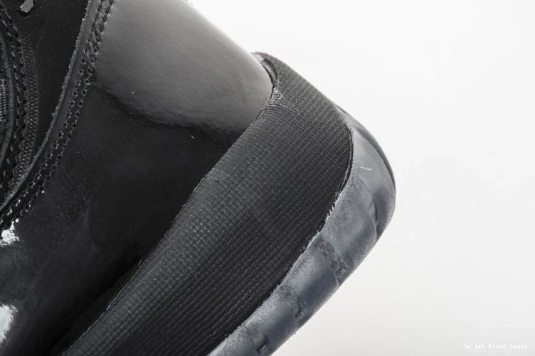 Jordan 378037-005 Air Retro Gown and 11 Cap 1118